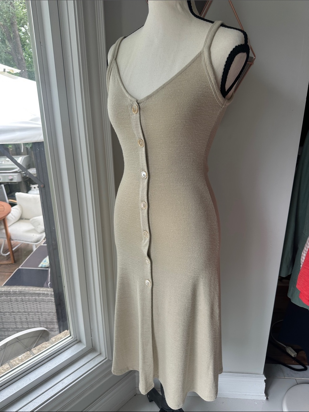WILFRED ARITZIA Sleeveless Button-Front Knit Midi Dress Beige Cream V-Neck Sz XS